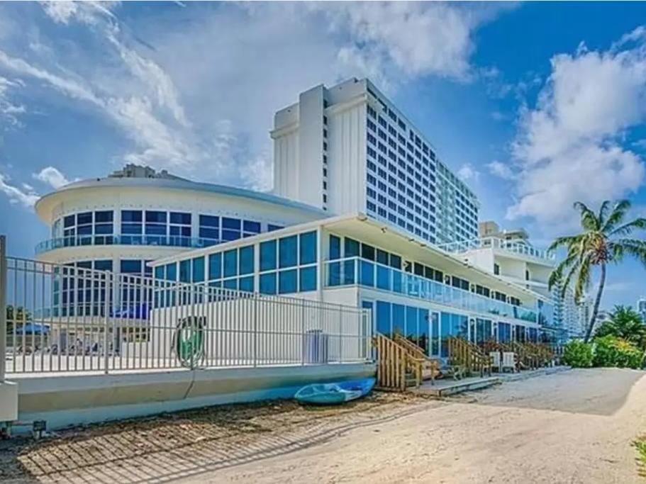Castle Beach Club Apartments Miami Beach Exterior photo
